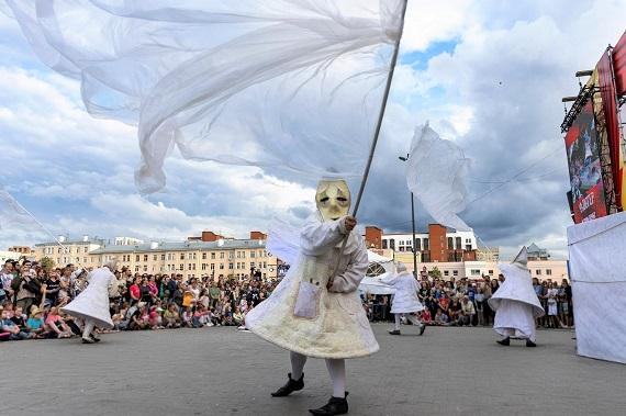 В Губкине при поддержке Металлоинвеста в третий раз пройдет фестиваль уличных театров «ИЛЛЮЗИОН»